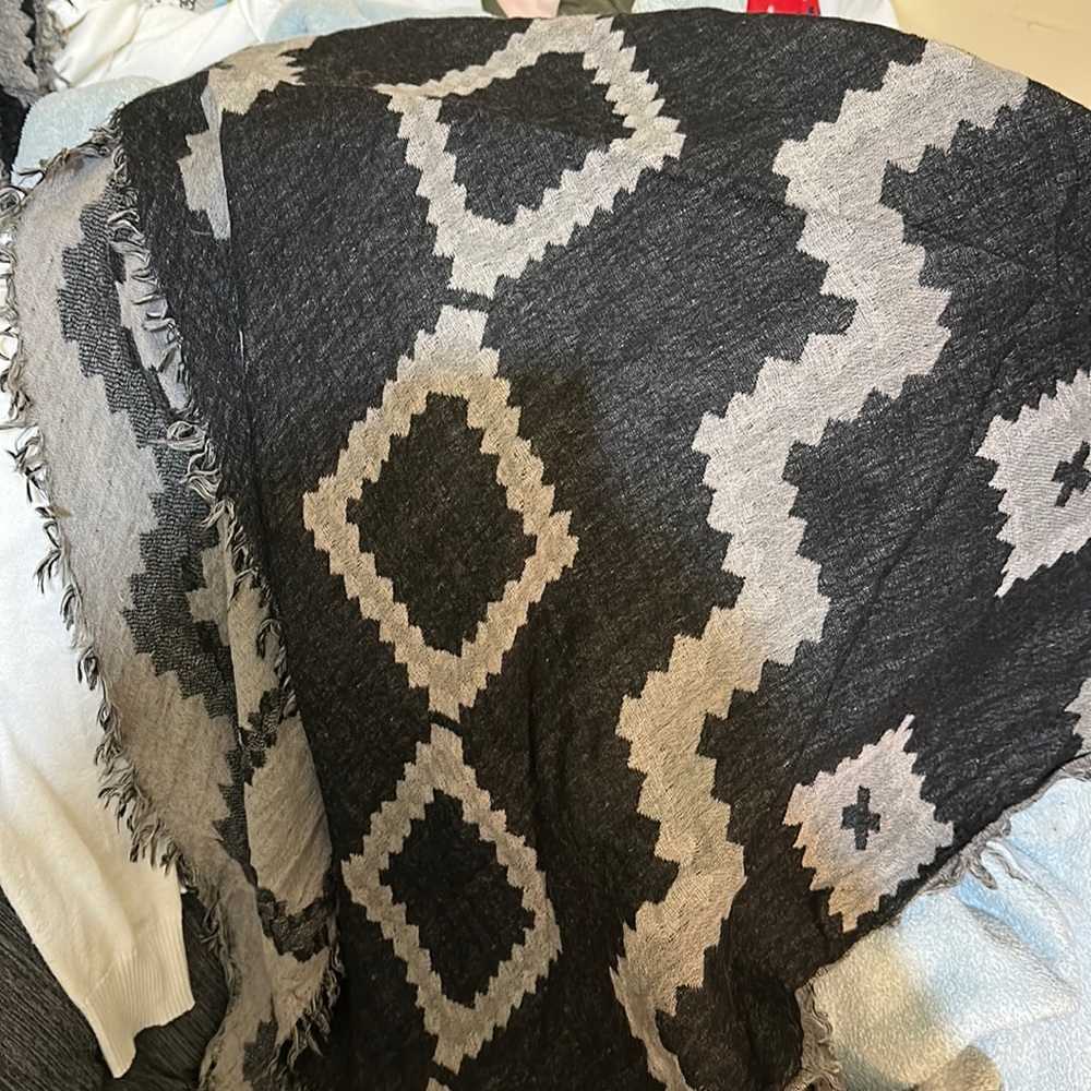 Wilfred Diamond Mosaic Triangle Scarf in black